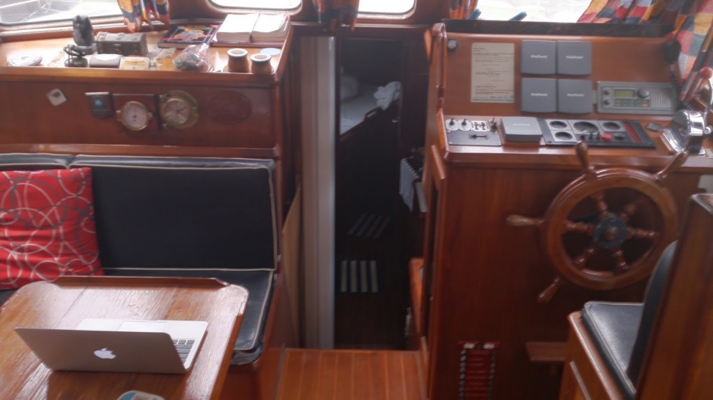 pic of the middle of the boat 