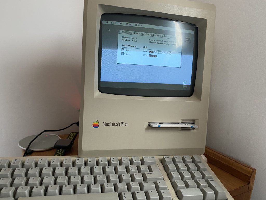 1MB Macintosh Plus, with extended keyboard & original mouse.